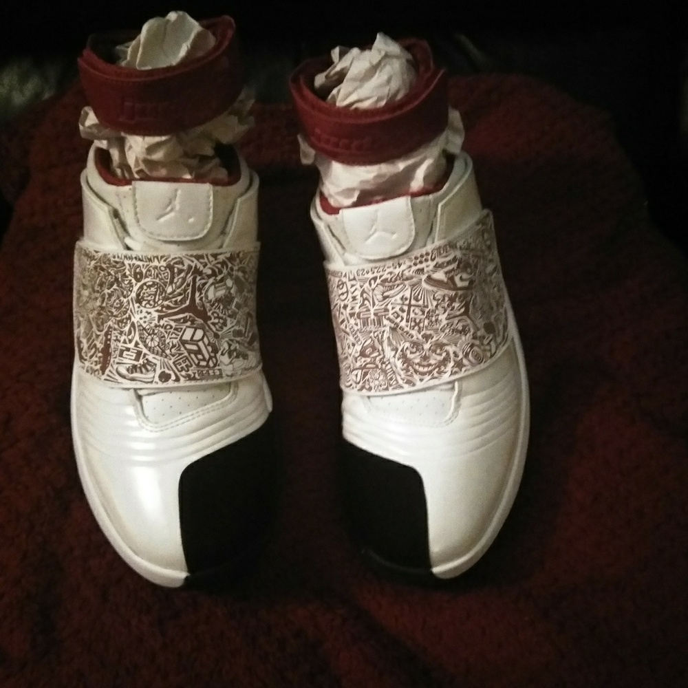 Two pairs of Jordan retro 20